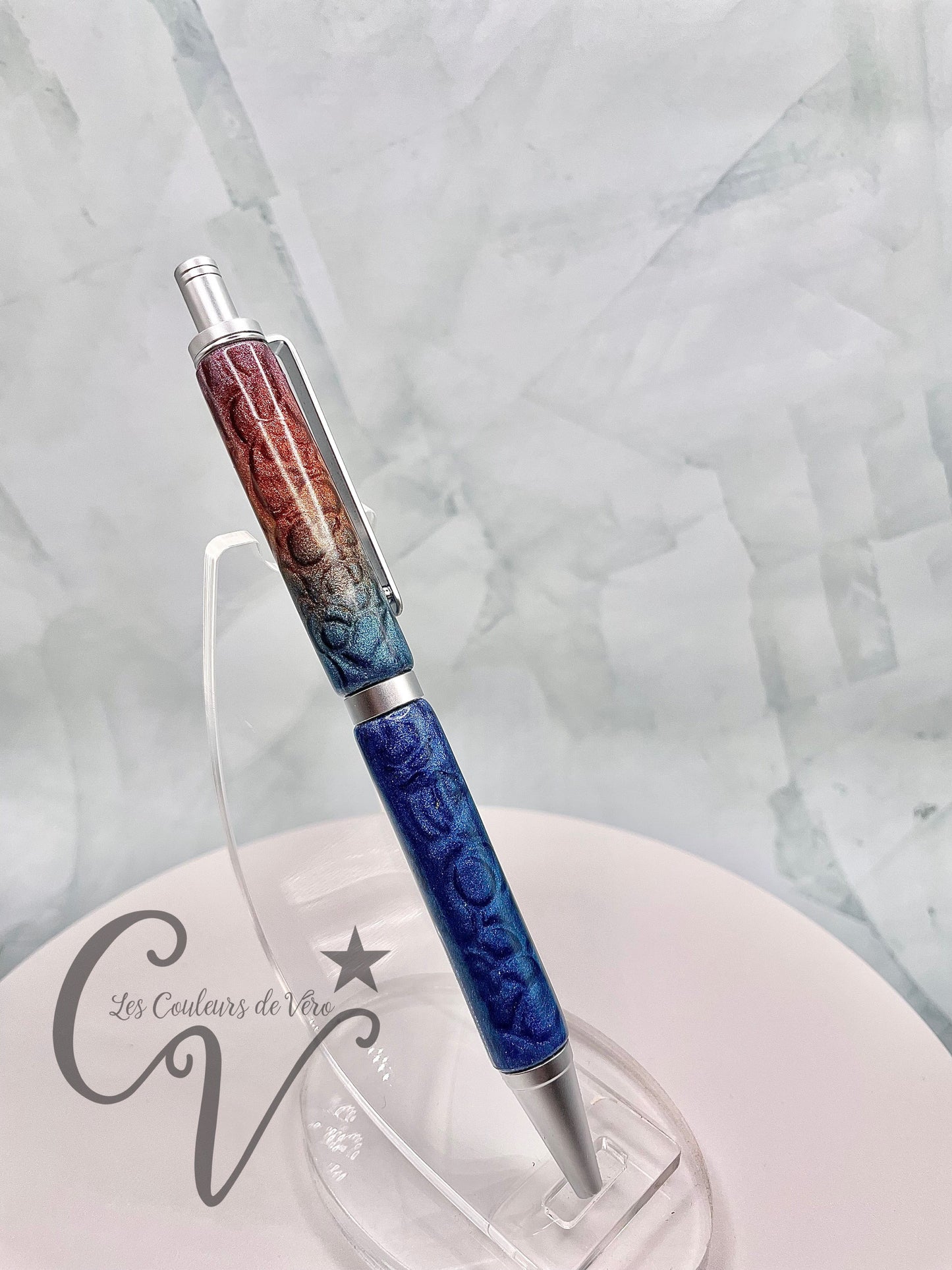 Click retractable ballpoint pen; Bubbles!