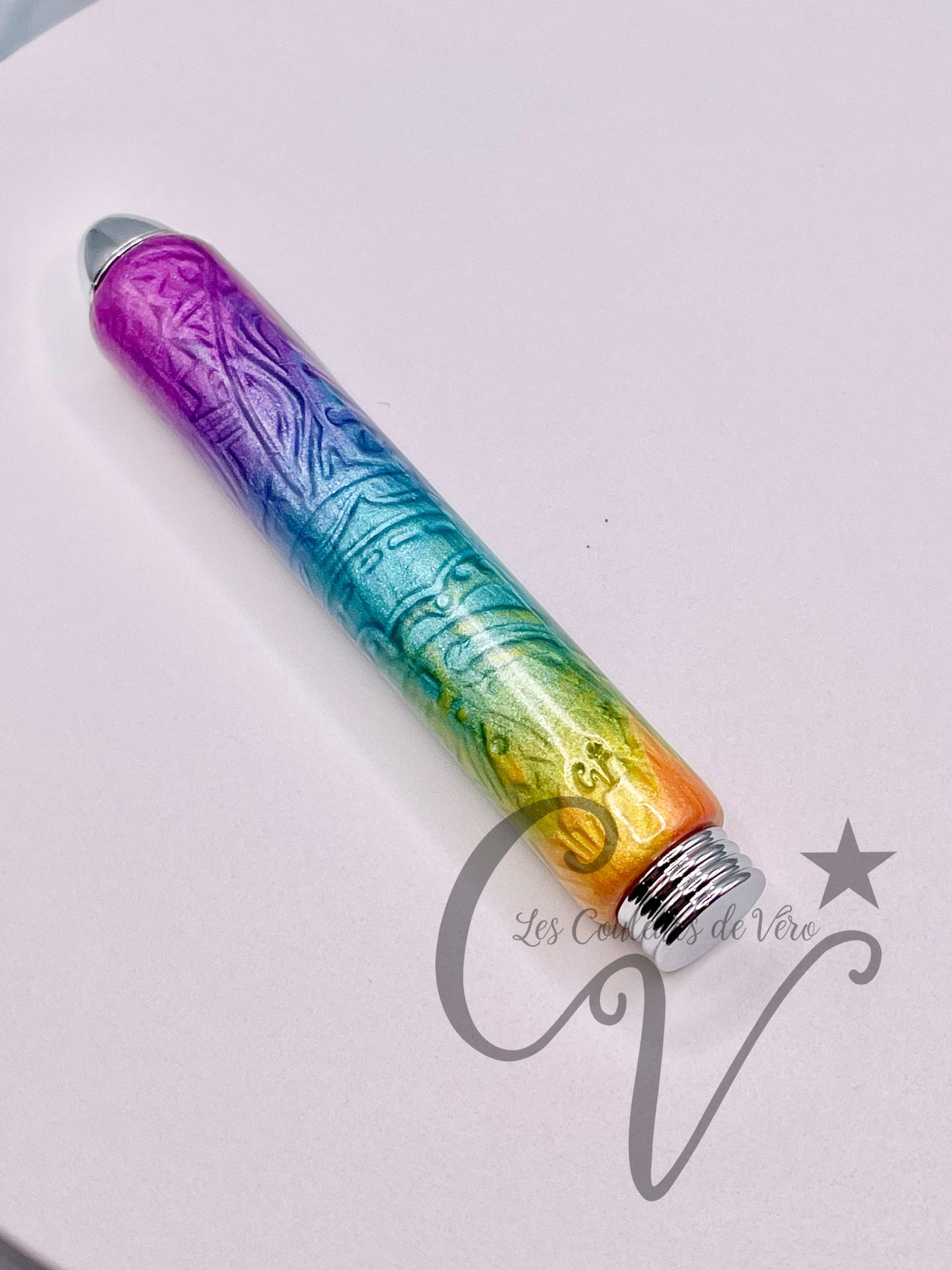Tweezers, eyebrows; Imposing rainbow!