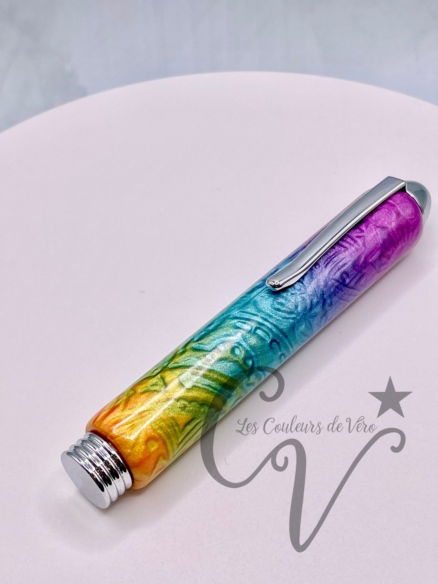 Tweezers, eyebrows; Imposing rainbow!